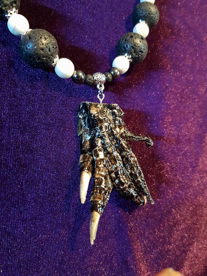 Alligator claw shop necklace