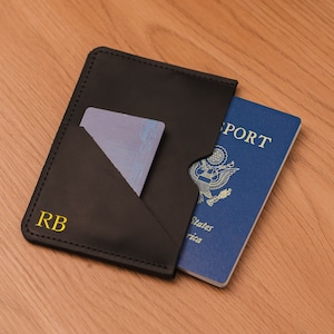 Portapassaporto in pelle inciso, Portapassaporto in pelle, Portapassaporto in pelle fatto a mano, Portapassaporto monogrammato, Portapassaporto personalizzato