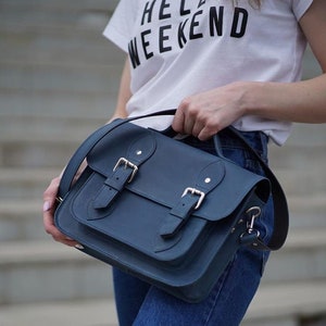 11 inch Leather Messenger Bag in Black