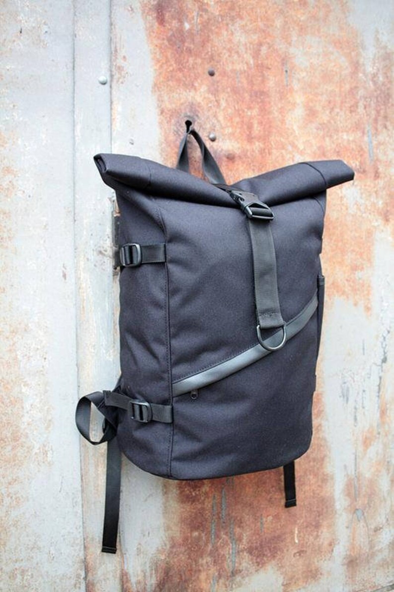 Рюкзак из толстой кожи. Городской рюкзак кожаный мастерская. Мастерская рюкзак. Рюкзак малый из жесткой кожи. Кожаные рюкзаки витязь.