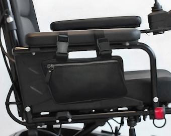 Leren rolstoeltas, zijtas rolstoel, rolstoeltas gepersonaliseerd, zijtas rolstoel voor arm, tas armleuning rolstoel