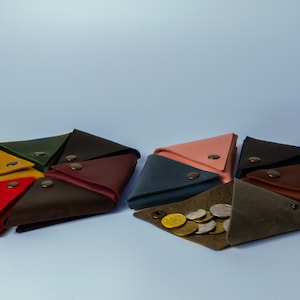 Porte-monnaie triangle, porte-monnaie en cuir pour femmes, petit porte-monnaie avec fermoir, pochette pour pièce de monnaie triangle personnalisée, pochette pour pièce de monnaie en cuir, porte-monnaie