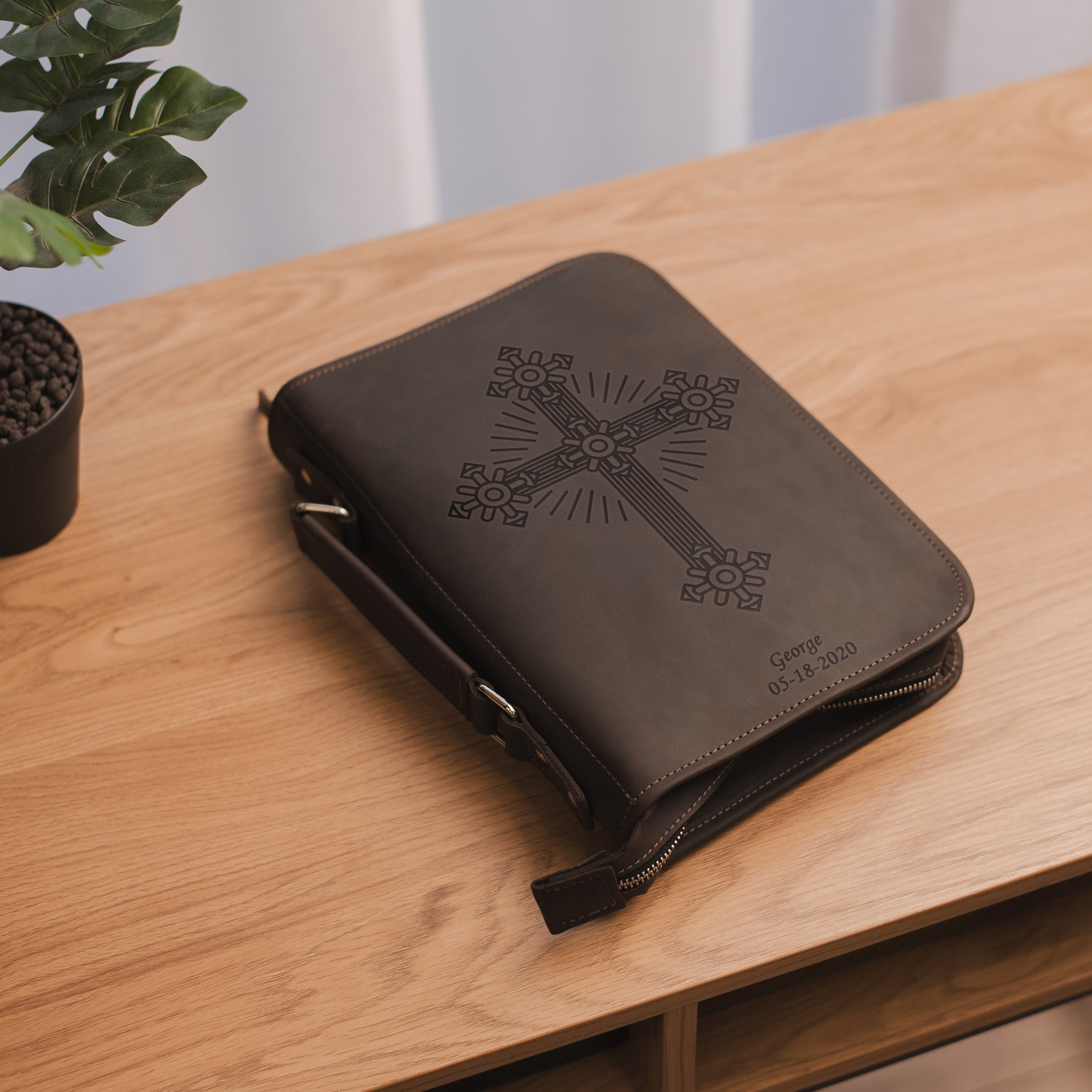 Leather Bible Cover With Zipper, Personalized Bible Case Leather Bible Cover With Zipper, Personalized Bible Case