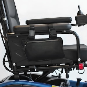 Zijtas rolstoel, Opbergtas voor rolstoel, Rolstoelaccessoires op maat, Reistas rolstoel, Etui rolstoelarmleuning, Mobiliteitstas