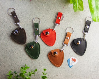 Custom leather guitar pick holder, Leather guitar pick case, Guitar pick keychain holder, Personalized guitar pick holder, Guitar pick bag