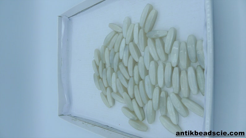 50 white agates 3.1 cm