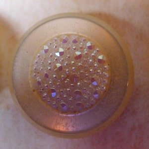 12  boutons sur carte d'origine en plastique ancien