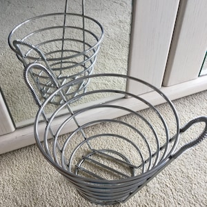 Fruit basket made of heavy chrome-plated wire steel