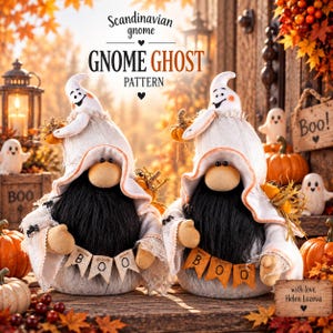 Puede incluir: Dos figuras de gnomos de tela con capuchas blancas en forma de fantasma con caras sonrientes, barbas negras y narices color canela. Cada gnomo sostiene una pancarta con el texto BOO. Aparece el texto Scandinavian gnome GNOME GHOST PATTERN y with love, Helen Lozova.
