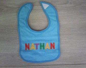 Babero personalizado con el primer accesorio para bebés de Nathan