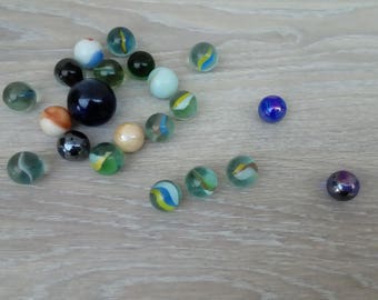 Lot of. 20 beads and a cap set no. 2