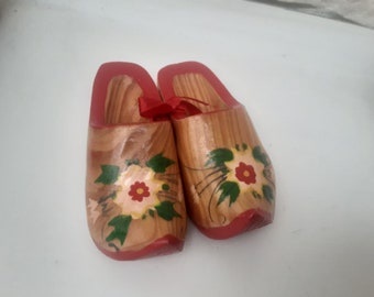 Set of 2 clogs decor flowers trinkets decoration gifts collection