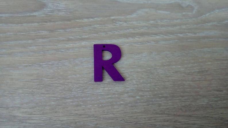 Lettre Breloque en bois lettre R pour scraptbooking ou bricolage image 1