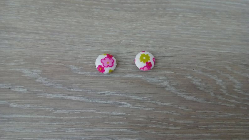 Lot de 2 boutons tissus A fleur image 1