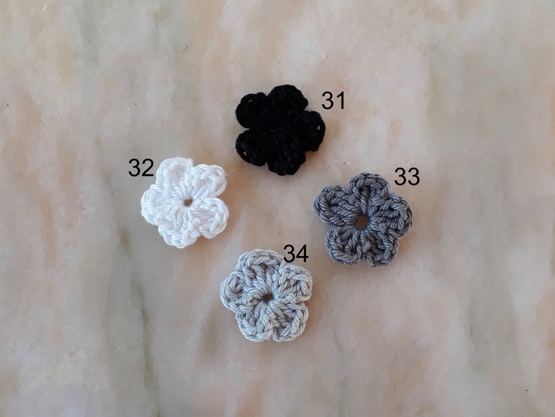 Mini fleurs au crochet en coton libre choix entre 34 couleurs image 2