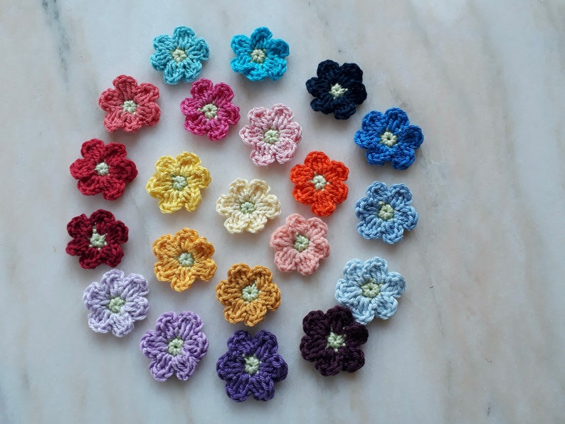 Lot of small cotton crochet flowers free choice between 20 colors image 1