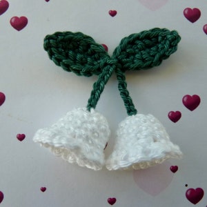 2 small 3D lily of the valley bells with cotton crochet