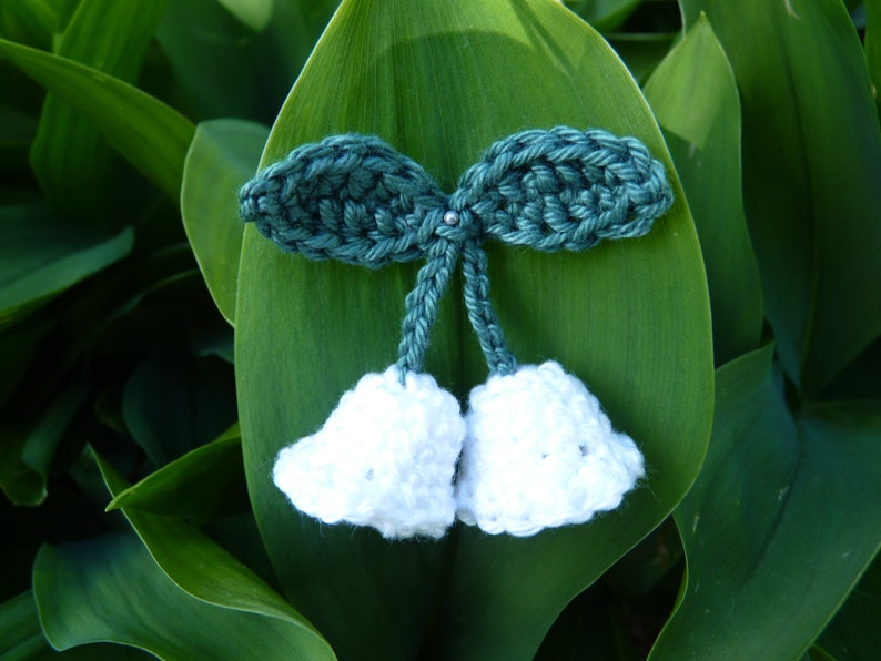 2 small 3D lily of the valley bells with cotton crochet image 4