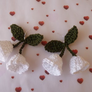 2 small 3D lily of the valley bells with cotton crochet image 2