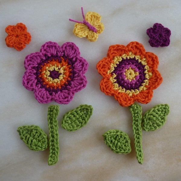 mon jardin fleuri fait main au crochet  2 grands fleurs, 2 petites fleurs, 1 papillon, tiges et feulles(11 pièces)