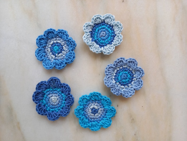 Set of 5 large 6 cm cotton crochet flowers 1