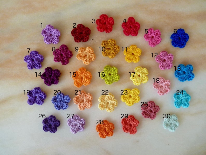Mini fleurs au crochet en coton libre choix entre 34 couleurs image 1