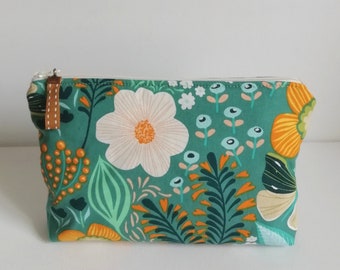 Pencil case to store everything - country flowers
