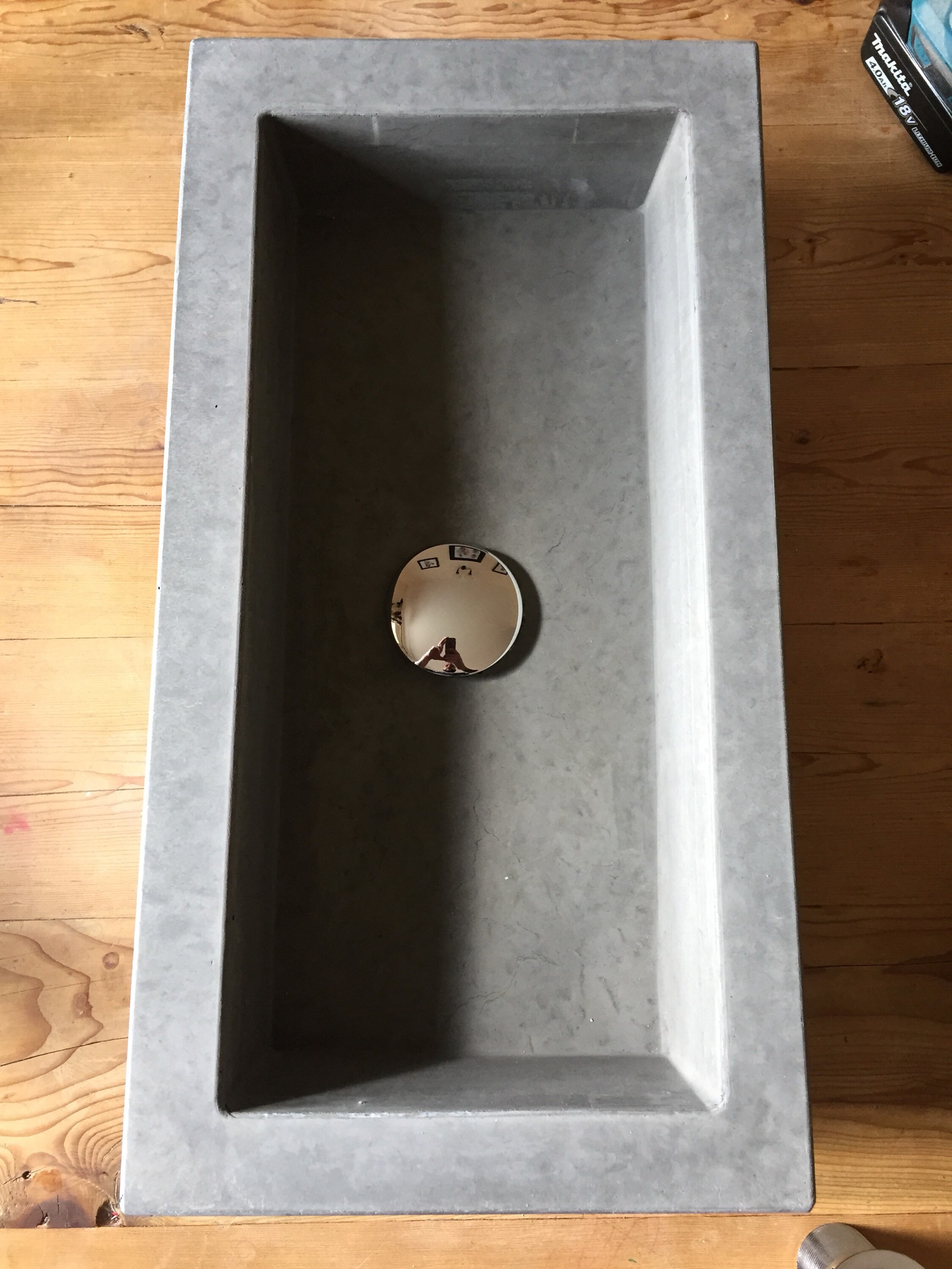 Small bathroom Concrete sink