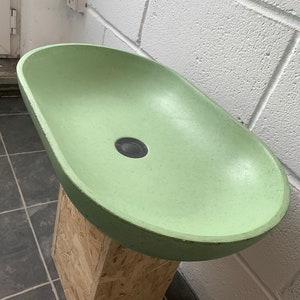 Concrete vessel sink