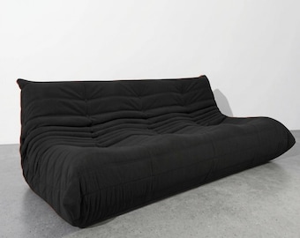 Sofá Togo de 3 plazas de Ligne Roset – Auténtico sofá de diseño, tela negra, asiento icónico para salón.