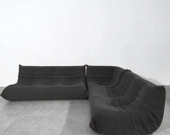 Conjunto de sofás modulares vintage Ligne Roset Togo en color negro (tejido negro). Diseño francés icónico.