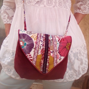 Petit sac à bandoulière femme en tissu velours bordeaux,  sac à rabat coloré, sac style bohème, petit sac crossbody fait main unique