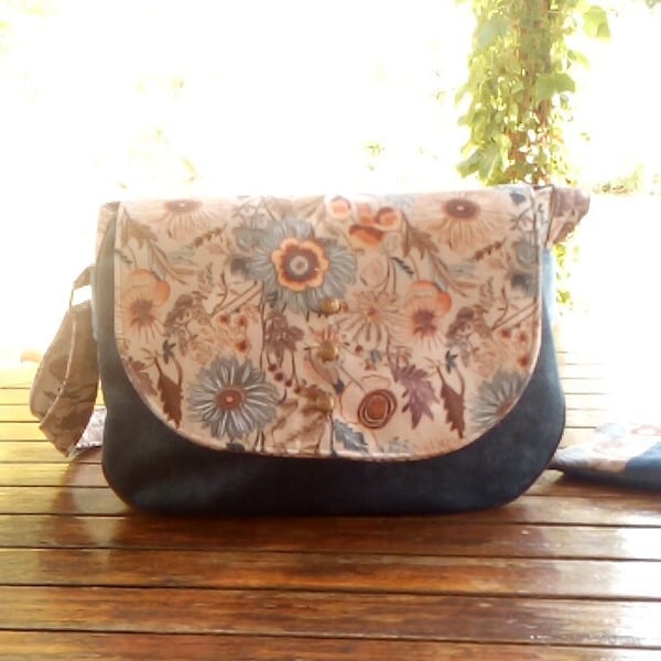 Sac besace femme en tissu fleuri, sac bandoulière en velours bleu, sac a rabat floral,sac besace et pochette assortie