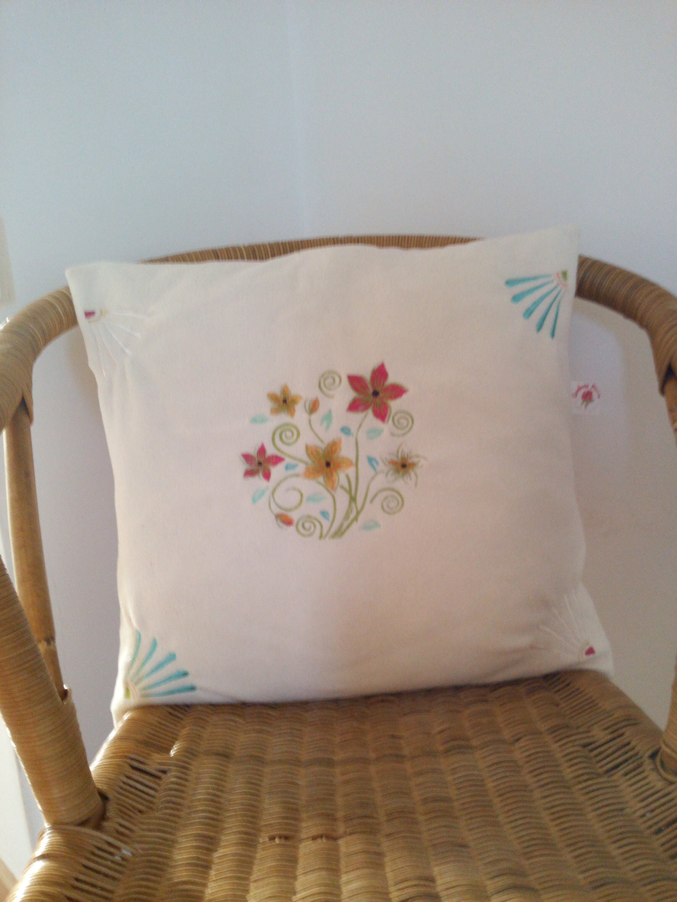 Coussin Motif Fleurs Brodées , Housse de Coussin Tissu Polaire Ecru, Brodé Bohème, d'intérieur