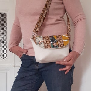 Petit sac bandoulière femme,sac ceinture, sac banane, sac porté épaule, sac daim écru, patchwork de tissus multicolores, FAIT MAIN