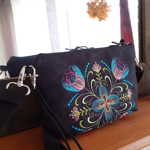 Petit sac bandoulière en daim noir, sac convertible brodé fleurs multicolores, sac ceinture, pochette à main avec dragonne
