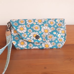 Porte monnaie femme avec dragonne, portefeuille, porte monnaie à compartiments, compagnon de sac, tissu fleuri, cadeau fait main original