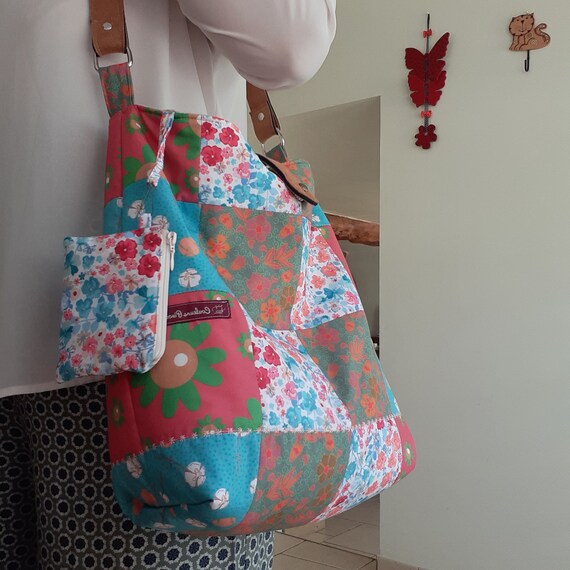 Sac fourre-tout patchwork de tissu floral, sac porté épaule fleurs japonaises,sac à main femme et pochette assortie, sac bohème fait main