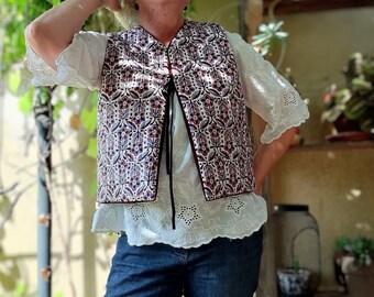Women's sleeveless vest in Indian floral fabric, reversible women's sleeveless vest, sleeveless jacket in cotton fabric and red velvet