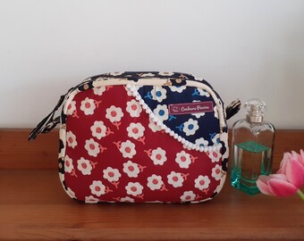 Trousse de toilette femme en tissu coton fleuri, trousse de toilette patchwork de tissus fleurs, pochette de toilette originale