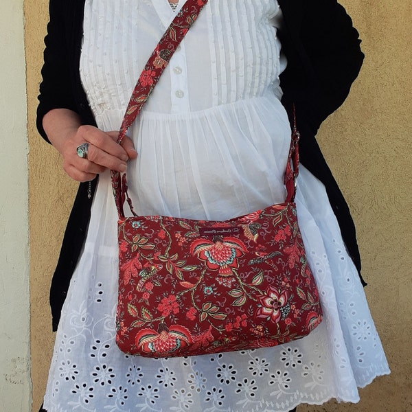 Sac bandoulière femme en tissu fleuri rouge, sac à main zippé et sa pochette assortie, sac fait main style bohème