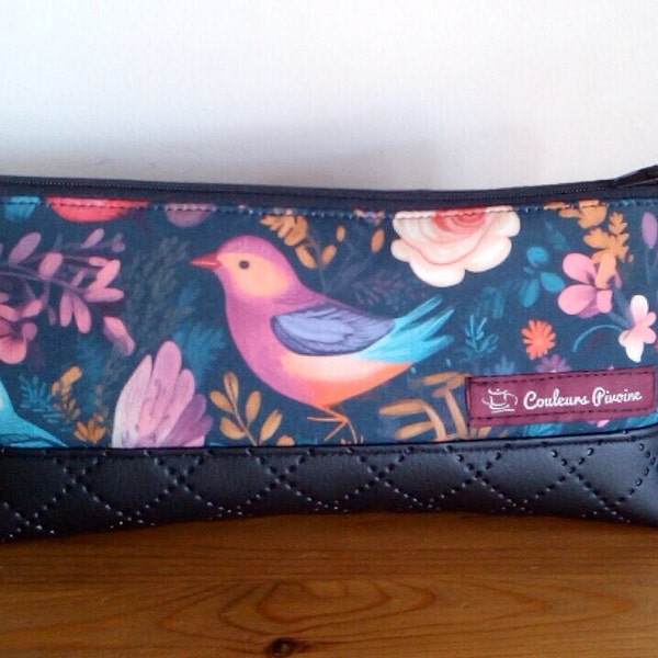 Grande trousse maquillage, trousse zippée simili cuir noir, trousse maquillage motif fleurs et oiseaux, cadeau Noël femme