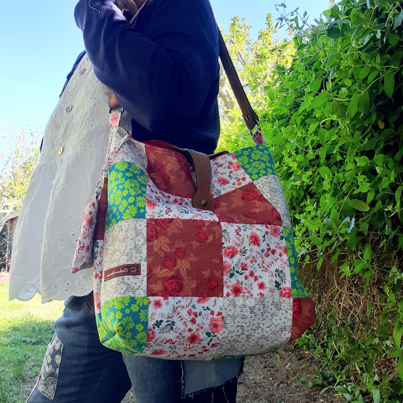 Bloemenstof patchwork draagtas, Japanse bloemenschoudertas, dameshandtas en bijpassende clutch, HANDGEMAAKT afbeelding 4