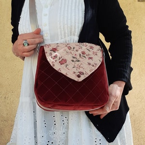 Sac bandoulière femme en velours bordeaux, sa à rabat imprimé floral rose, sac et pochette assortie, FAIT MAIN
