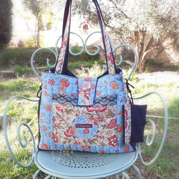 Sac porté épaule en patchwork de tissus fleuris, sac fourre tout en toile bleue marine et tissu japonais,sac et pochette assortie