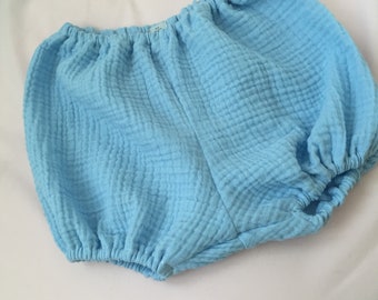 Bloomer ou culotte bouffante en double gaze de coton bleu ciel 12 mois