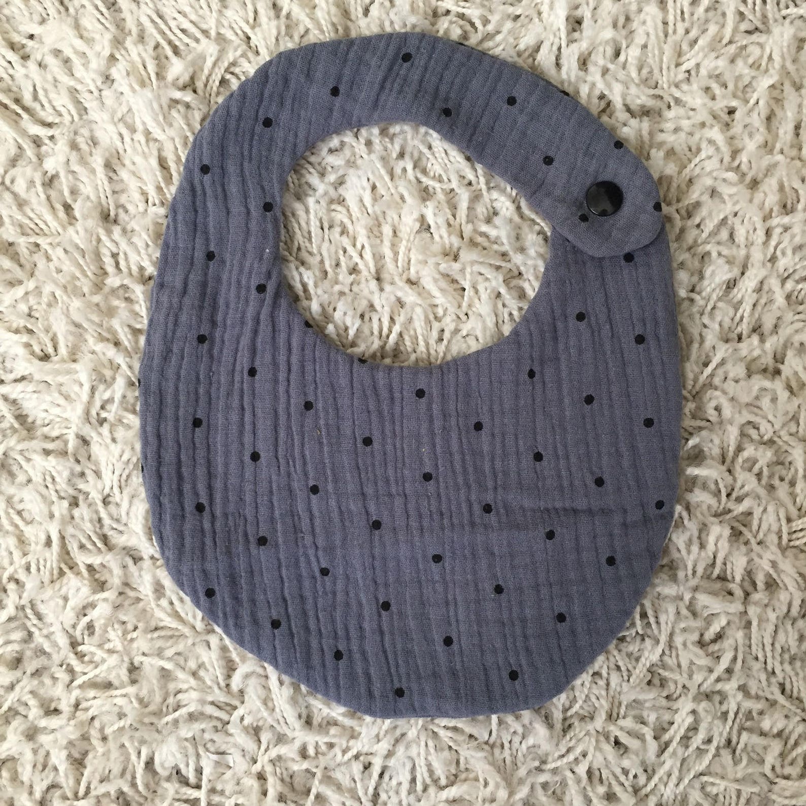 Bib 06 months in double gauze of stormy gray polka dot Bib 06 months in double gauze of stormy gray polka dot