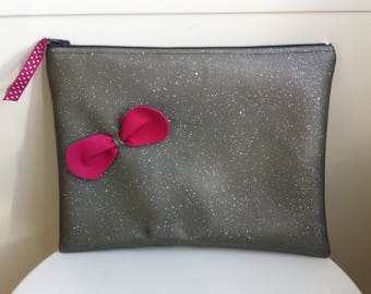 Pochette ou trousse plate similicuir swarovski gris pailleté noeud en cuir décoratif