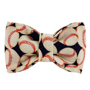 America's Pastime Fluga, Pojkfluga med Krage, Krageuppgradering, Kragefluga, Fluga, Basebollfluga, Röd Fluga, Herrfluga, Krage