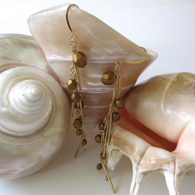 Boho Glam dramatic dressy light weight matte gold metal rod dangle drop pierced earrings wgraduating gold faceted drop beads /& ear wires